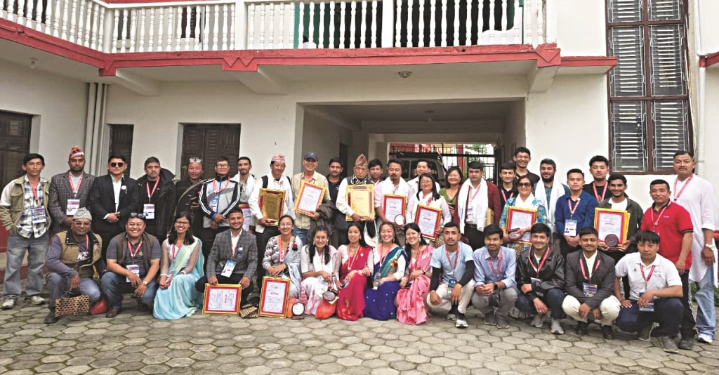 पाँच जनालाई नगदसहित सम्मान